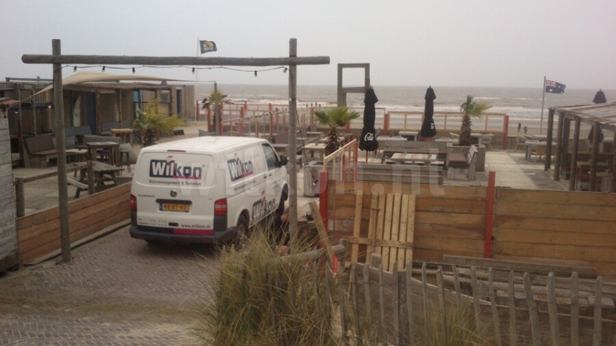 Waterbassin voor douche op zandvoort